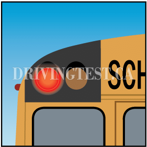 Test 4 - S'il y a un terre-plein central sur la route, quand faut-il s'arrêter pour les autobus scolaires qui font clignoter leurs feux rouges ?