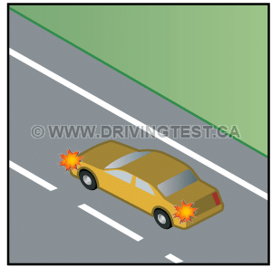 Test 1 - Sur quelle distance avant de tourner ou de changer de voie devez-vous allumer votre clignotant ?
