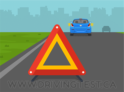 Test 4 - À quelle distance devant et derrière votre véhicule devez-vous placer des fusées éclairantes ou des panneaux réfléchissants pour avertir les véhicules venant en sens inverse que votre véhicule est hors service ?