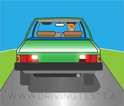 Driving Test Canada - Car Test 3 - Que devez-vous faire avant de faire marche arrière ?